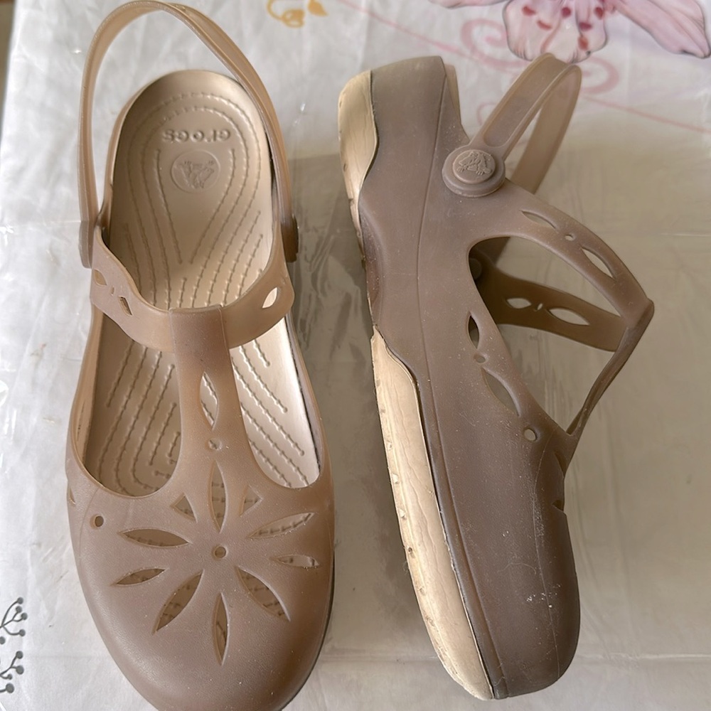 Women’s Crocs Isabella Clog Beige size 9 Garden Beach Sandle